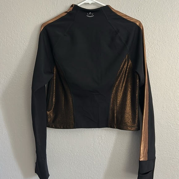 Beyond Yoga black and copper cropped jacket, women’s size large. - Picture 3 of 8